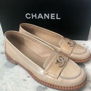 Authentic Chanel pearly beige Loafers. Size 36